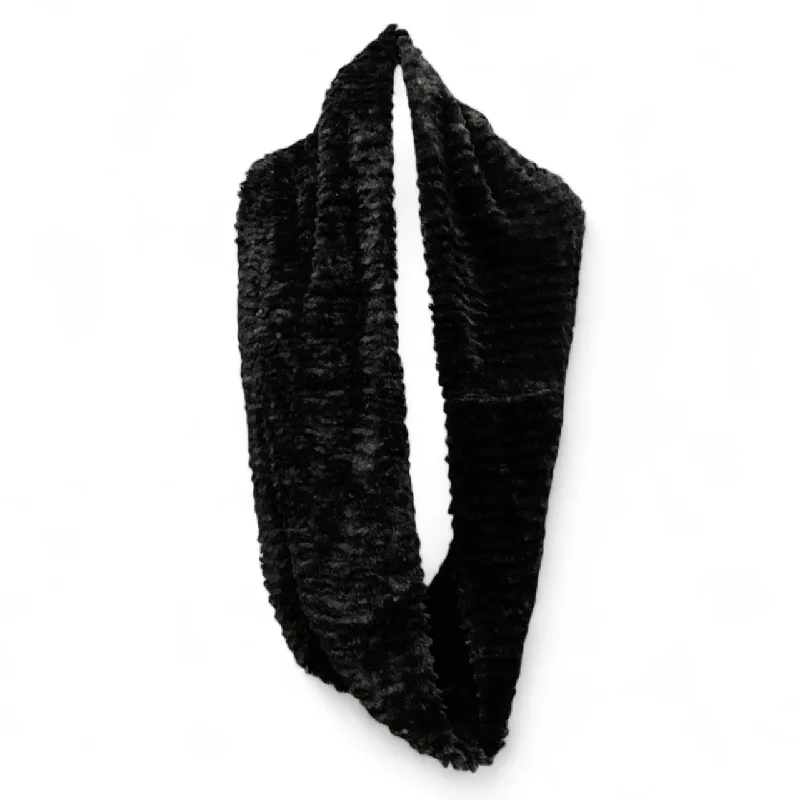 Scarf Winter By Clothes Mentor In Black