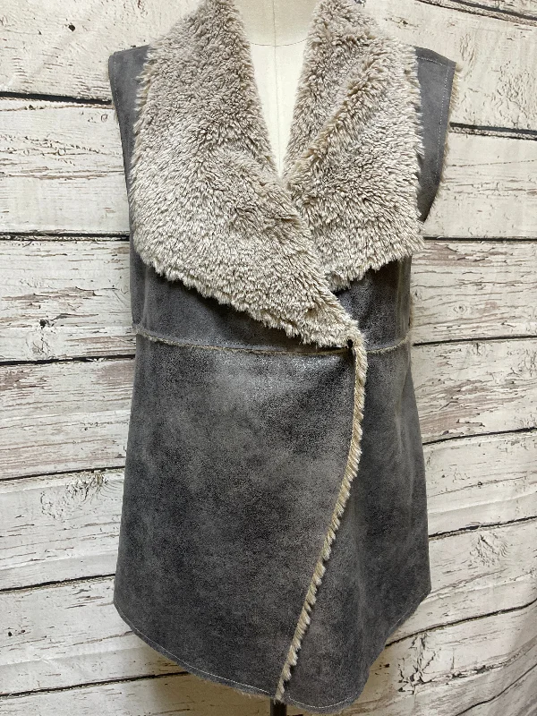 Vest Faux Fur & Sherpa By Dylan In Grey, Size: M